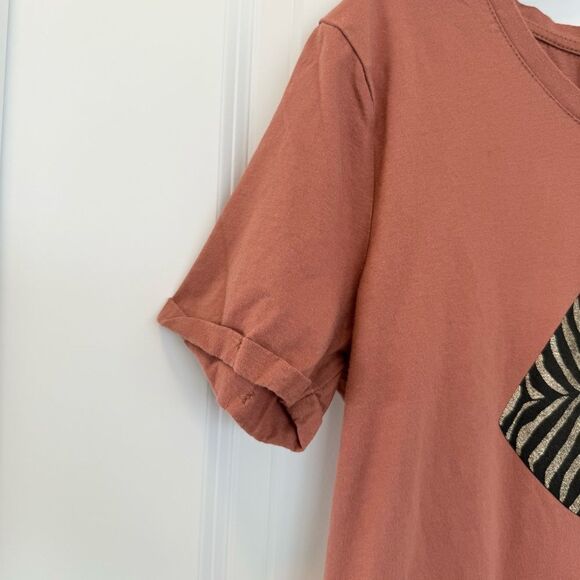 CREAM | Lip Kiss Graphic Tee - Picture 3 of 7